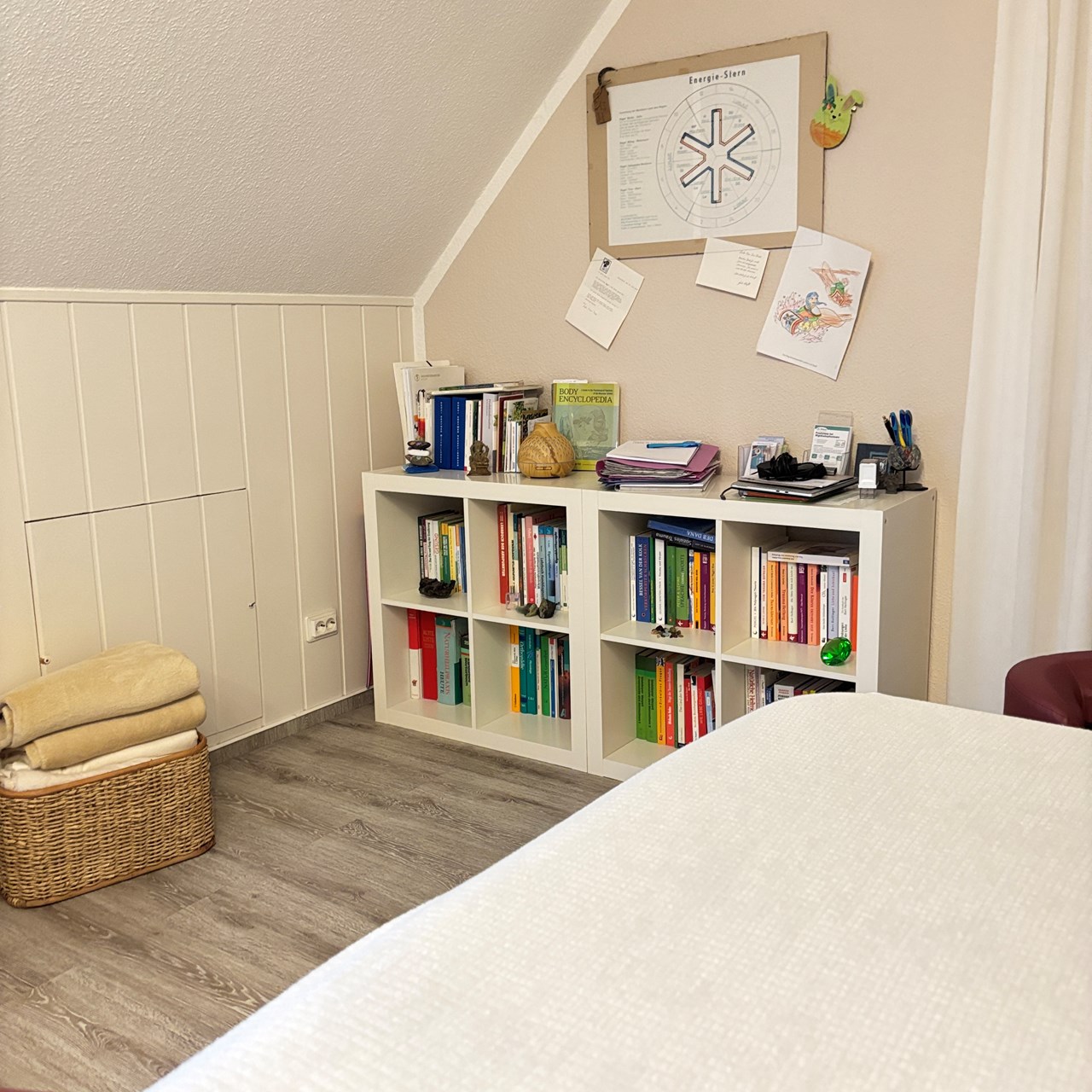  Praxis für körperorientierte Psychotherapie & Traumatherapie- Heilpraktikerin Dorit Dax-Frebel Praxis Räume Eindrücke aus dem Praxisraum 